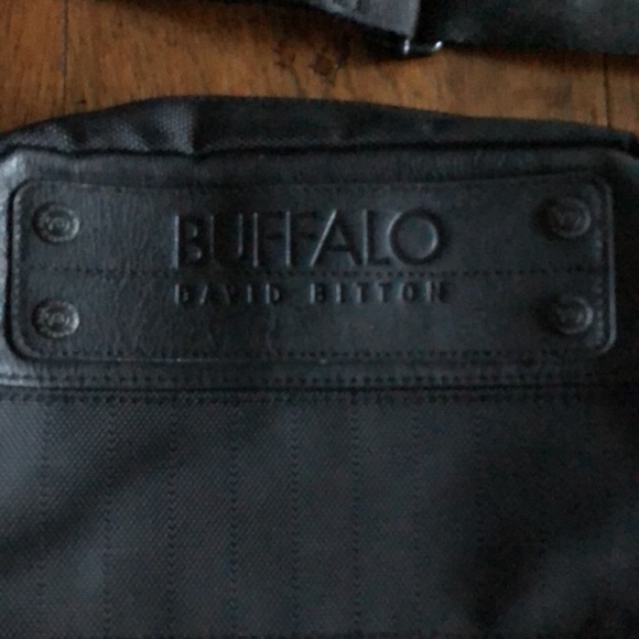 David Bitton Buffalo Man crossbody travel bag - Picture 2 of 16
